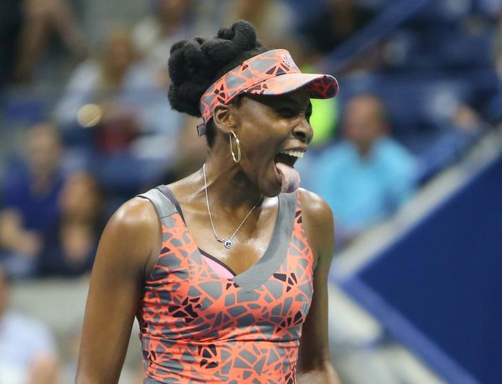 © Reuters. Venus Williams vence a Kvitova, pasa a semifinales del Abierto de EEUU