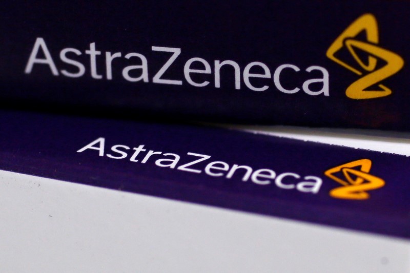 © Reuters. FILE PHOTO - The logo of AstraZeneca is seen on medication packages in a pharmacy in London