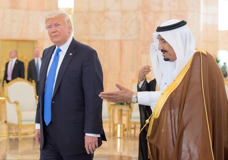 © Reuters. البيت الأبيض: الملك سلمان سيزور أمريكا أوائل العام القادم