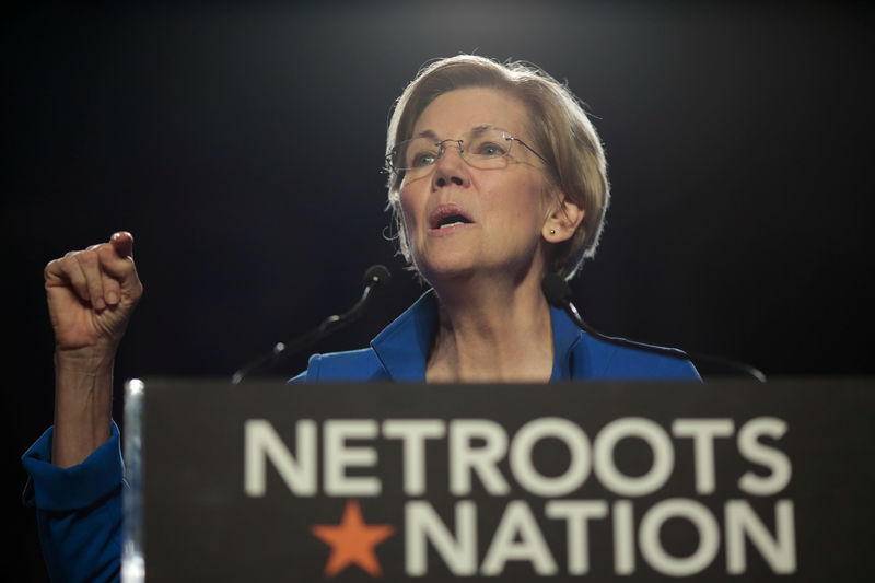 © Reuters. Senator Elizabeth Warren (D-MA) addresses the audience at the morning plenary session at the Netroots Nation conference for political progressives in Atlanta