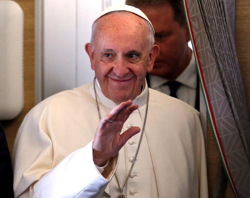 © Reuters. Pope Francis waves media while on board his plane bound to Bogota