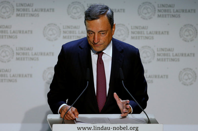 © Reuters. ECB President Draghi gives a speech during Lindau Nobel Laureate Meetings in Lindau