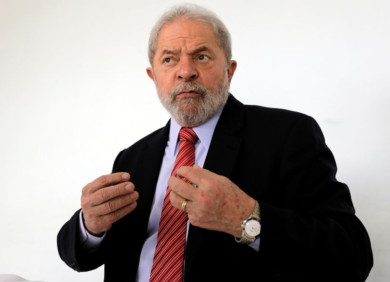 © Reuters. Un exministro de Hacienda de Brasil acusa a Lula de aceptar sobornos de Odebrecht