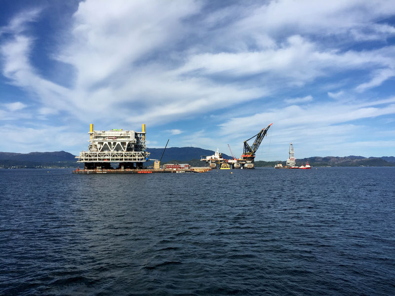 © Reuters. Нефтяная платформа на месторождении Юхан Свердруп на шельфе Норвегии