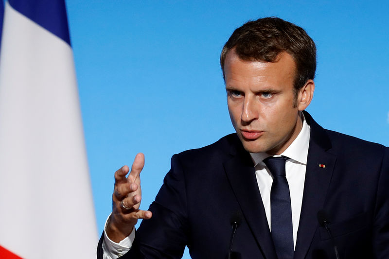 © Reuters. French President Emmanuel Macron delivers a speech during a meeting with prefects at the Elysee Palace in Paris