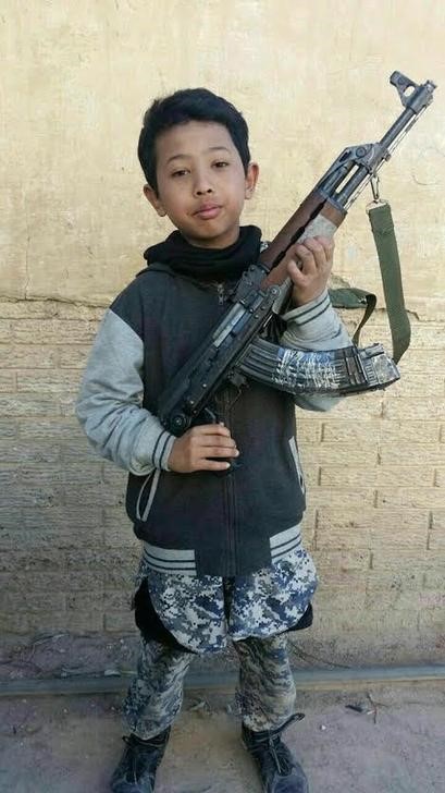 © Reuters. تحقيق-مدرسة إندونيسية نقطة انطلاق لصغار المقاتلين في الدولة الإسلامية بسوريا