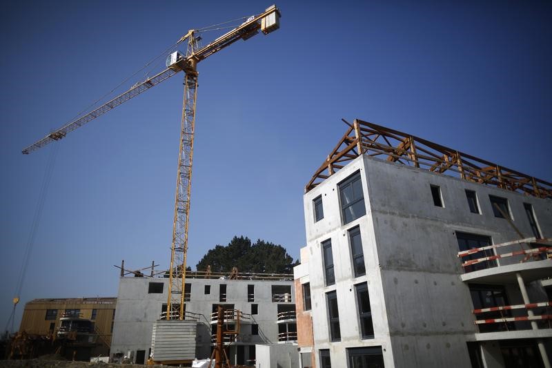 © Reuters. FRANCE: LES PROMOTEURS ATTENTISTES AVANT LE PLAN LOGEMENT