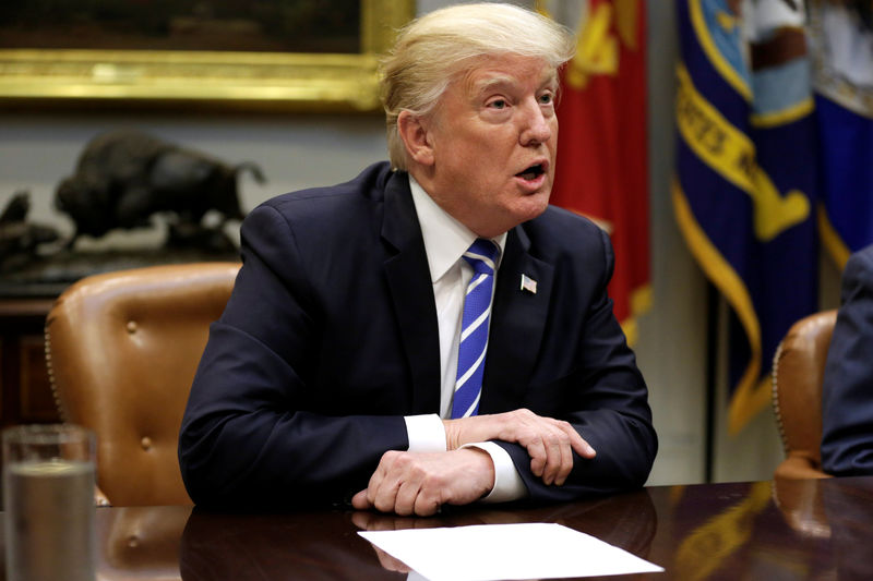 © Reuters. U.S. President Donald Trump speaks during a meeting Republican Congressional leaders about tax reform at the White House in Washington