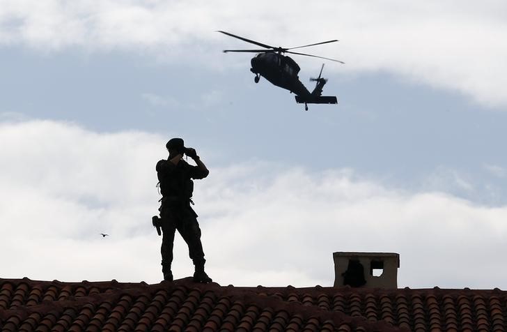 © Reuters. A member of police special forces stands guard as Turkish President Erdogan makes a speech during