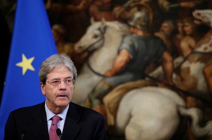 © Reuters. Migranti, Gentiloni: sviluppi con Libia miglioreranno condizioni umanitarie