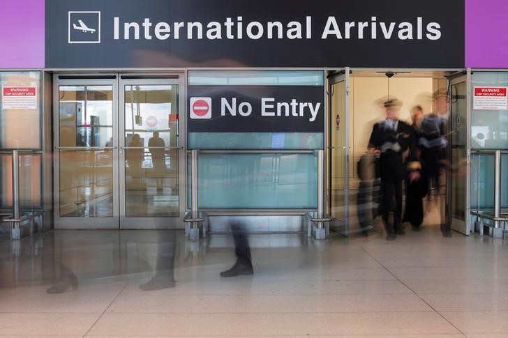 © Reuters. FILE PHOTO - An Iceland Air flight crew arrives on the day that U.S. President Donald Trump's limited travel ban, approved by the U.S. Supreme Court, goes into effect, at Logan Airport in Boston