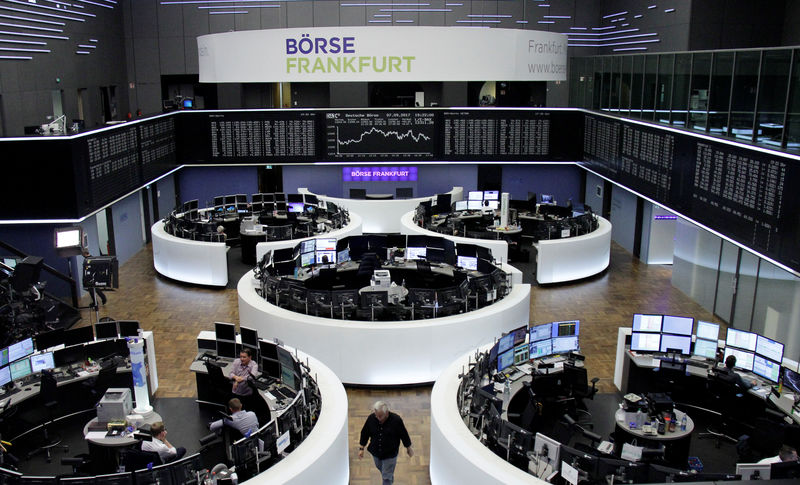 © Reuters. الأسهم الأوروبية تفتح منخفضة مع ارتفاع اليورو