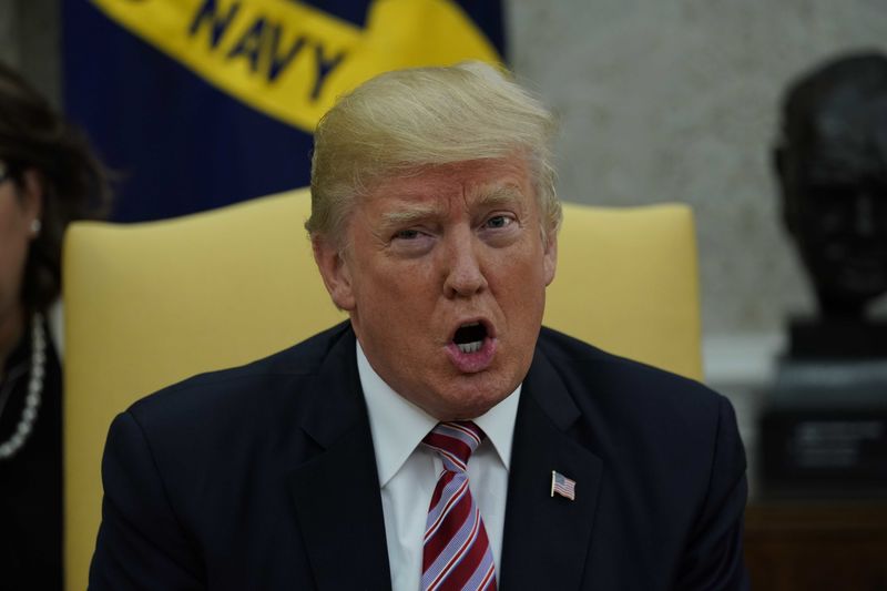 © Reuters. U.S. President Trump speaks during a meeting with Kuwait's Emir Sheikh Sabah Al-Ahmad Al-Jaber Al-Sabah at the White House in Washington