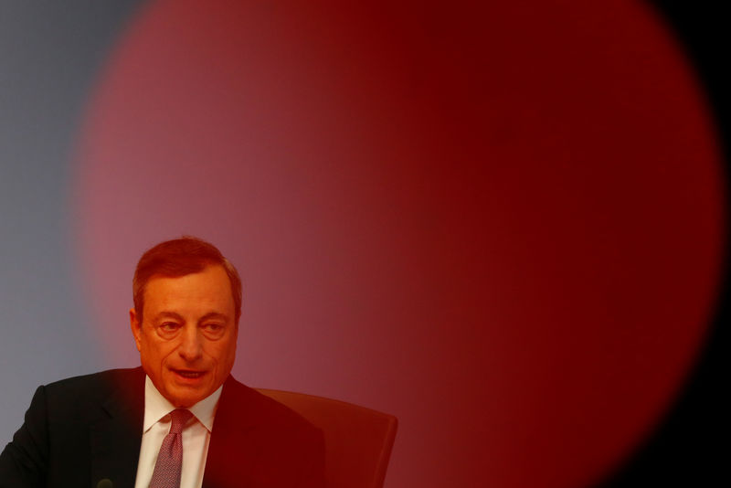 © Reuters. European Central Bank President Draghi addresses a news conference in Frankfurt