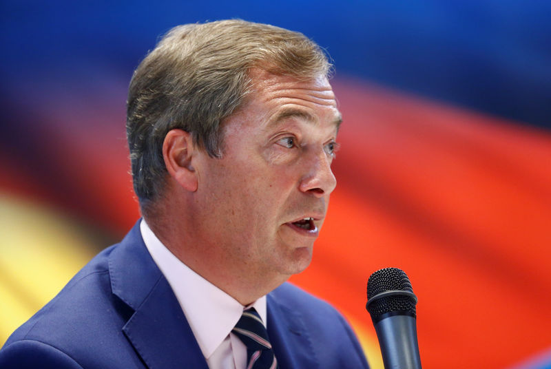 © Reuters. Farage, ex-leader of Britain's anti-EU UK Independence Party holds a speech at campaign of the Germany's far-right Alternative for Deutschland (AfD) party in Berlin