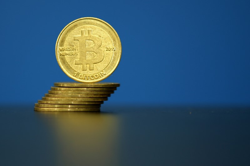 © Reuters. An illustration photo of Bitcoin (virtual currency) coins are seen at La Maison du Bitcoin in Paris