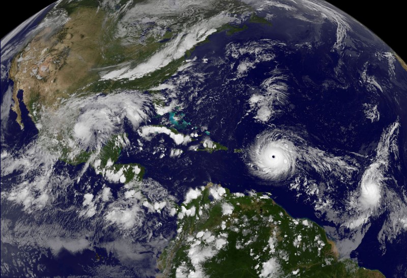 © Reuters. Furacão Irma sobre o Oceano Atlântico a caminho de Porto Rico e das Ilhas Virgens