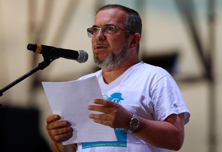 © Reuters. Ex-comandante rebelde das Forças Armadas Revolucionárias da Colômbia (Farc) Rodrigo Londono, durante evento em Yari Plains, na Colômbia