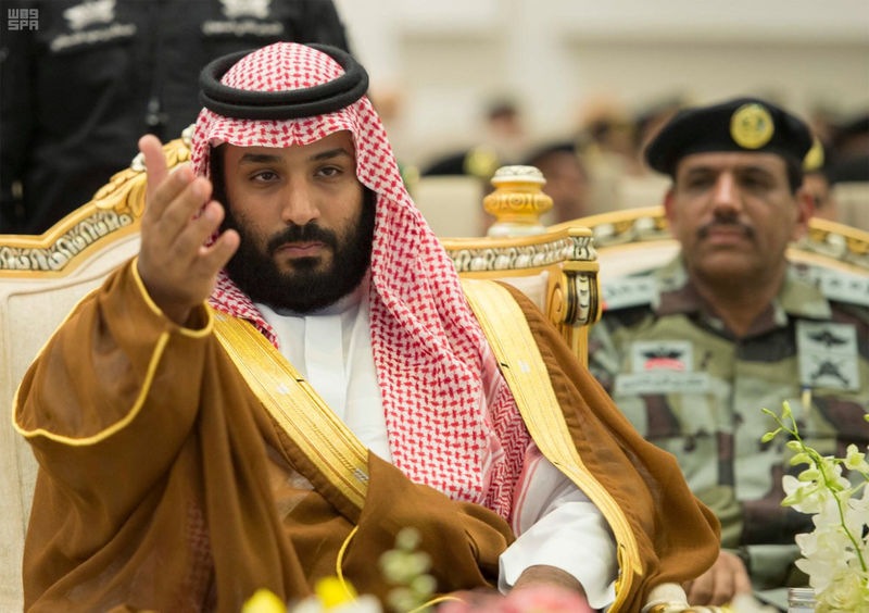 © Reuters. Saudi Crown Prince Mohammed bin Salman gestures during a military parade by Saudi security forces in preparation for the annual Haj pilgrimage in the holy city of Mecca