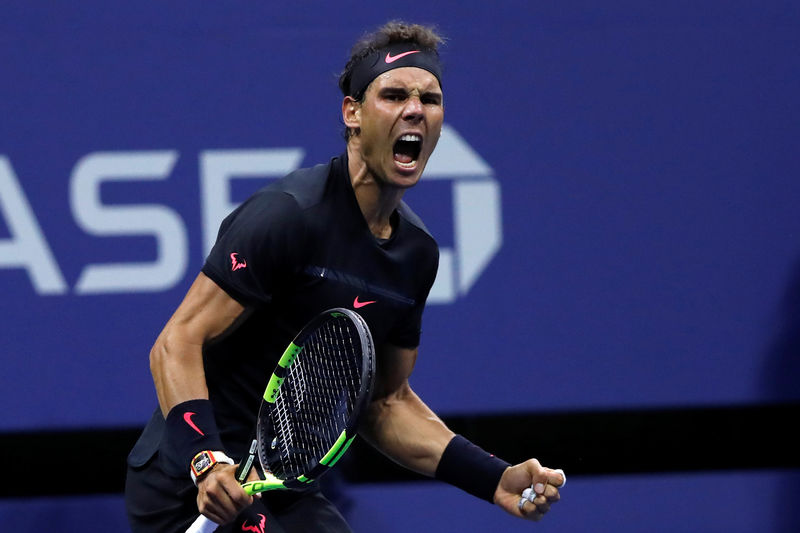 © Reuters. Rafael Nadal celebra su victoria contra Juan Martín del Potro en el U.S. Open