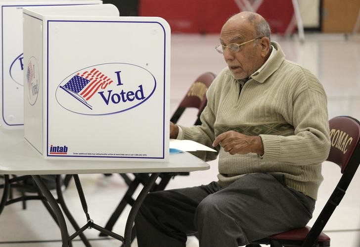 © Reuters. فرجينيا توقف العمل بآلات تصويت غير مؤمنة ضد التسلل الإلكتروني