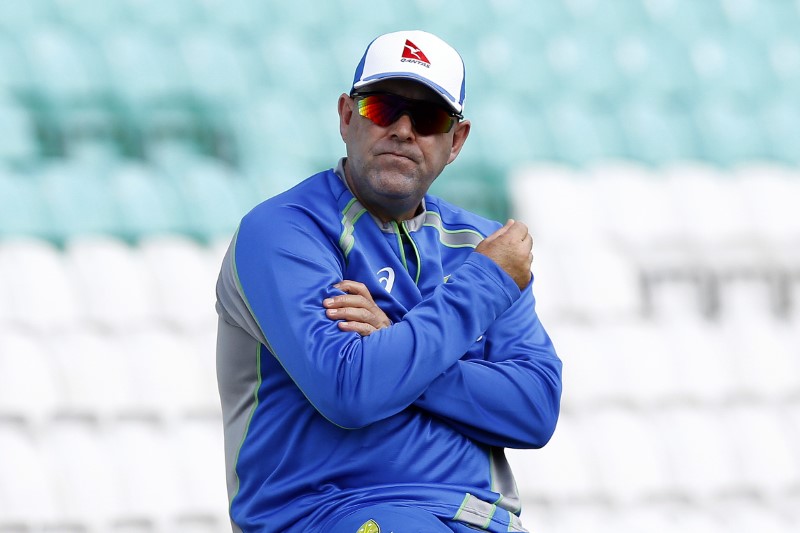 © Reuters. Australia coach Darren Lehmann during nets