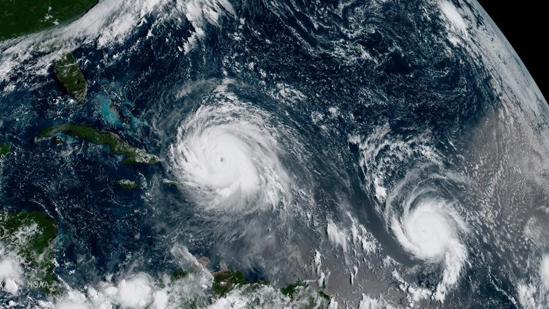 © Reuters. El huracán Irma impacta en Cuba y Bahamas en su camino hacia Florida