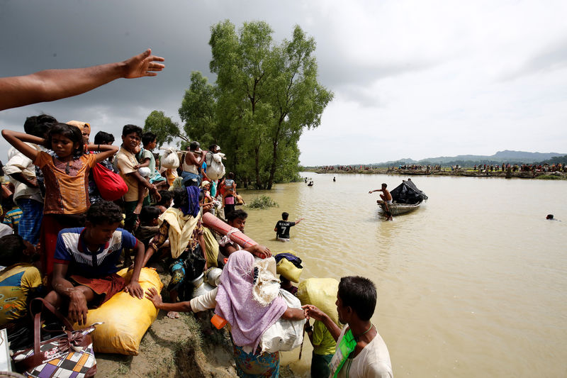 © Reuters. Bangladés quiere "zonas seguras" para aliviar crisis rohinyá