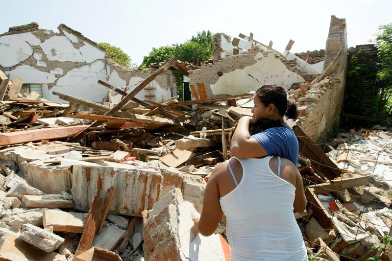© Reuters. ارتفاع عدد قتلى زلزال المكسيك إلى 90 شخصا