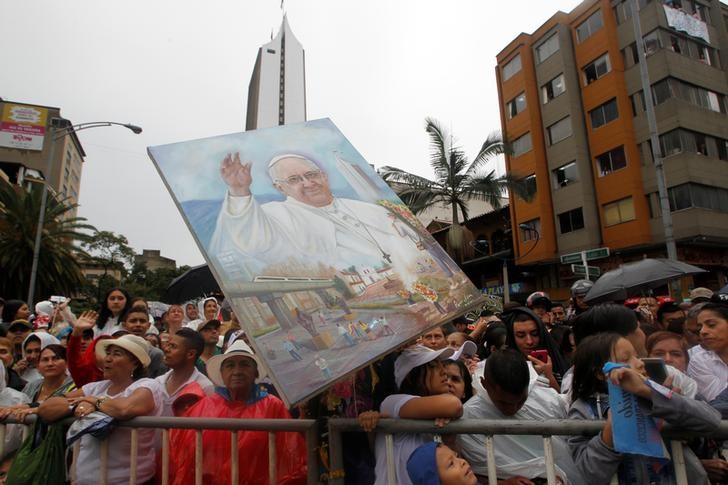 © Reuters. البابا فرنسيس يختتم زيارته لكولومبيا في قرطاجنة