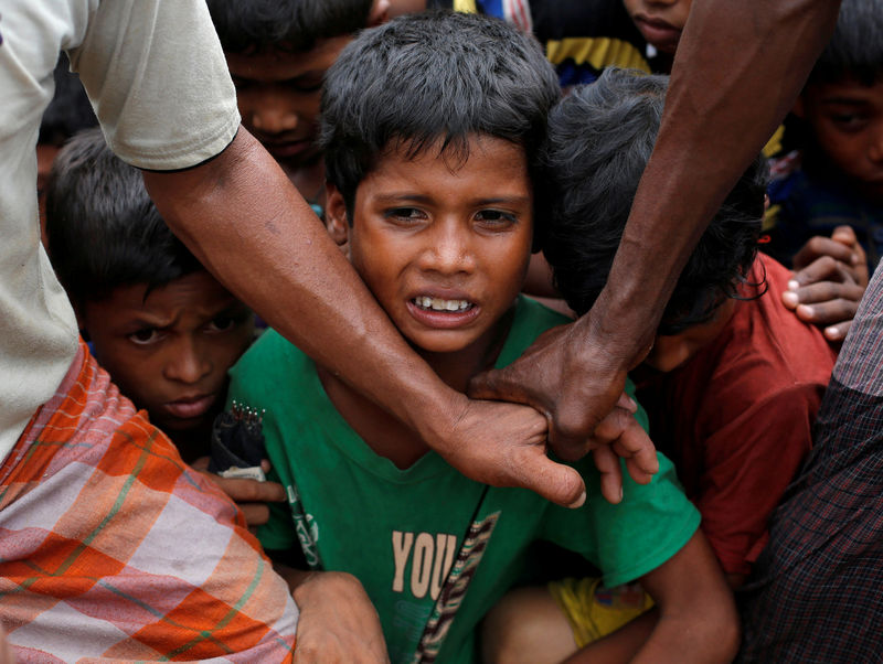 © Reuters. Naciones Unidas pide ayuda ante un éxodo de refugiados de Myanmar que roza los 300.000