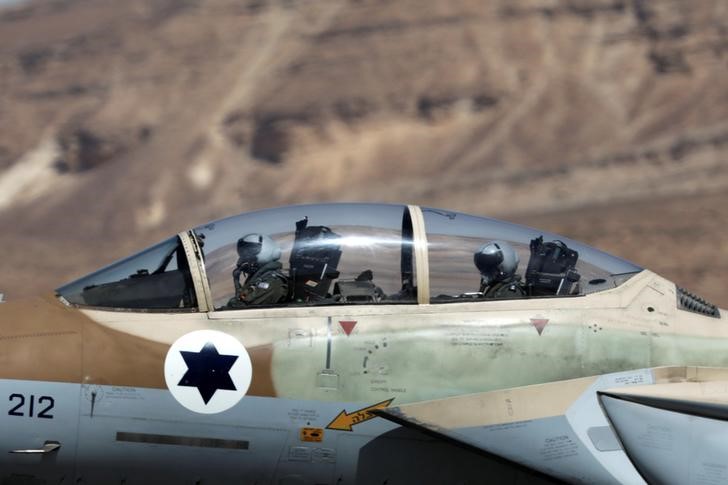 © Reuters. مقاتلات إسرائيلية تخترق حاجز الصوت في جنوب لبنان مسببة ضررا