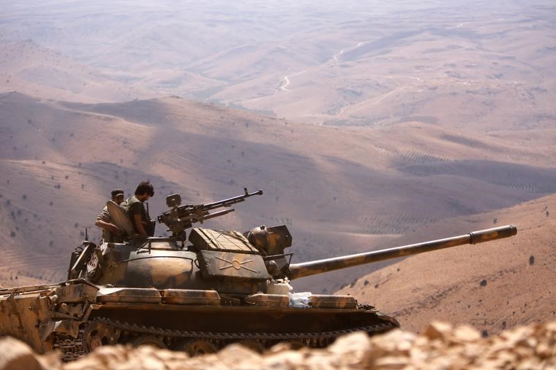 © Reuters. تقرير: الجيش السوري يسيطر على الطريق السريع بين دمشق ودير الزور