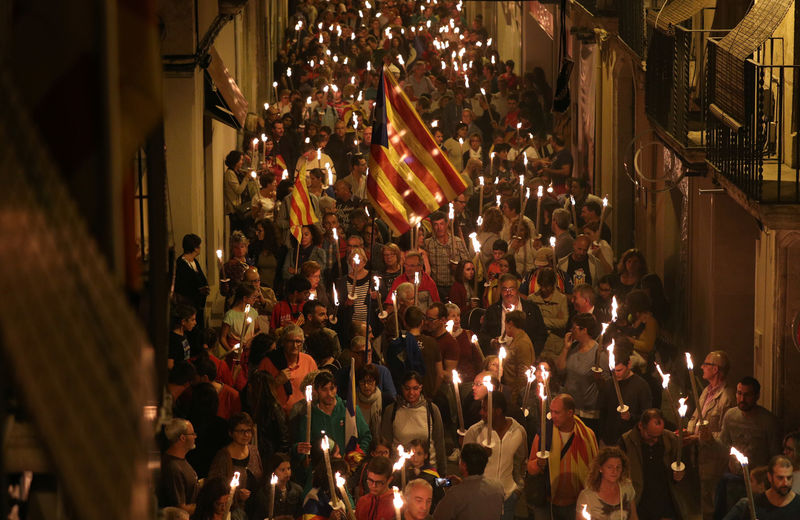 © Reuters. مئات الآلاف يتظاهرون من أجل استقلال قطالونيا عن إسبانيا