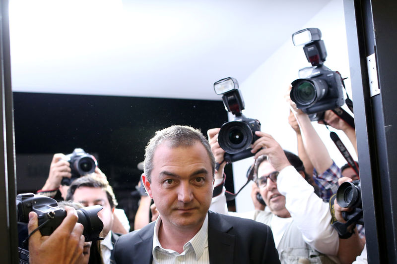 © Reuters. Empresário Joesley Batista, no aeroporto internacional de Brasília