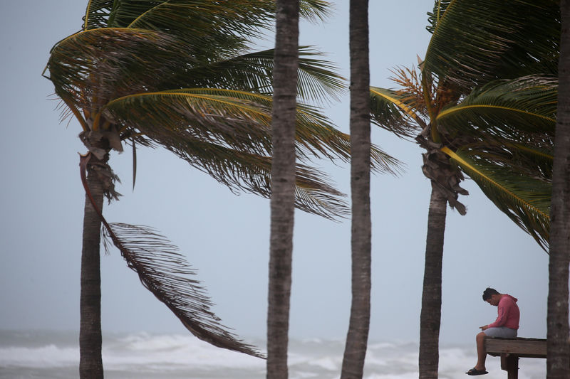 © Reuters. Praia é vista à medida que furacão Irma avança em direção a Hollywood, na Flórida