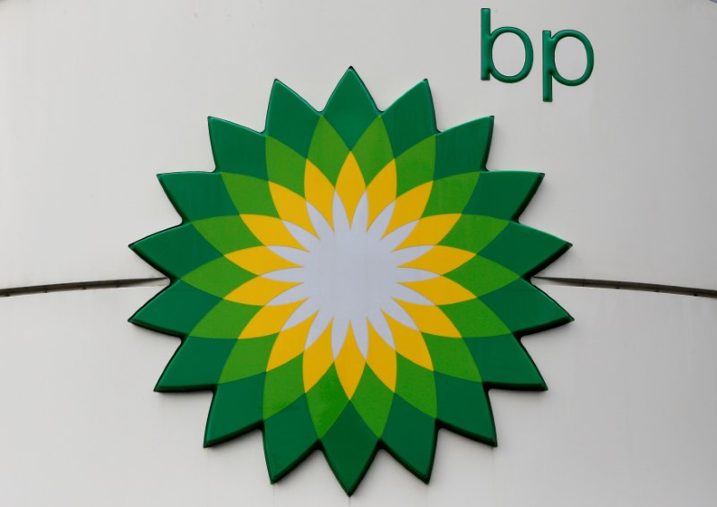 © Reuters. BP logo is on display in Moscow