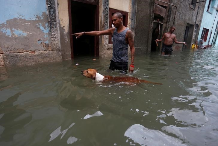 © Reuters. El huracán Irma deja 10 muertos al pasar por Cuba, según el Gobierno