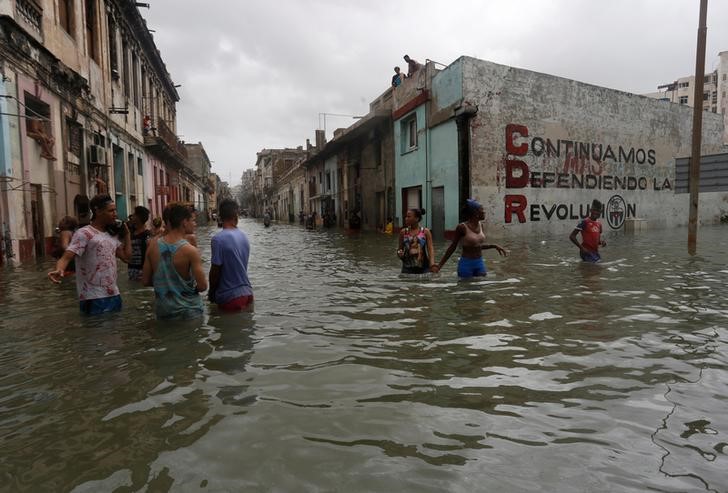 © Reuters. الحكومة الكوبية: مقتل 10 جراء الإعصار إرما