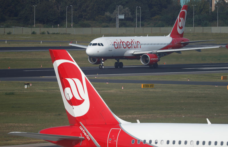 © Reuters. German carrier Air Berlin aircrafts are pictured at Tegel airport in Berlin