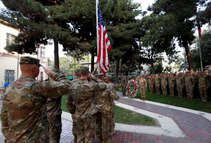 © Reuters. U.S. soldiers prepare to raise the American flag during a memorial ceremony to commemorate the 16th anniversary of the 9/11 attacks, in Kabul