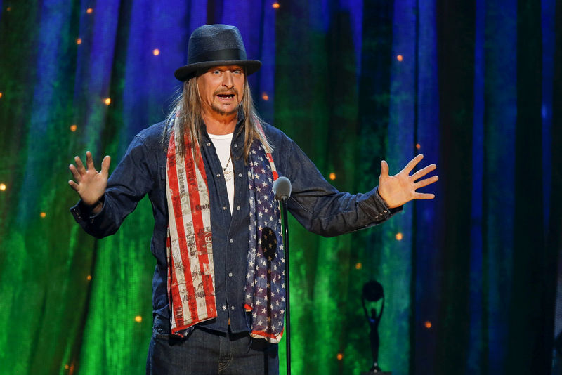 © Reuters. FILE PHOTO: Kid Rock inducts rock band Cheap Trick at the 31st annual Rock and Roll Hall of Fame Induction Ceremony at the Barclays Center in Brooklyn