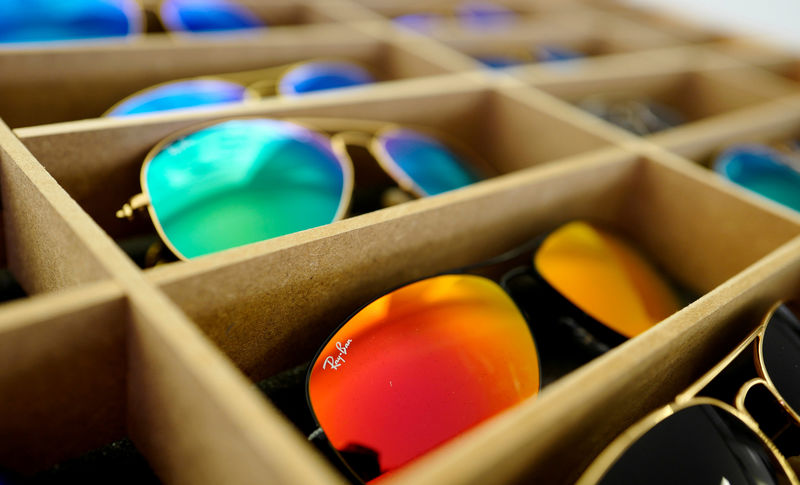 © Reuters. FILE PHOTO: Sunglasses from Ray Ban are on display at an optician shop in Hanau