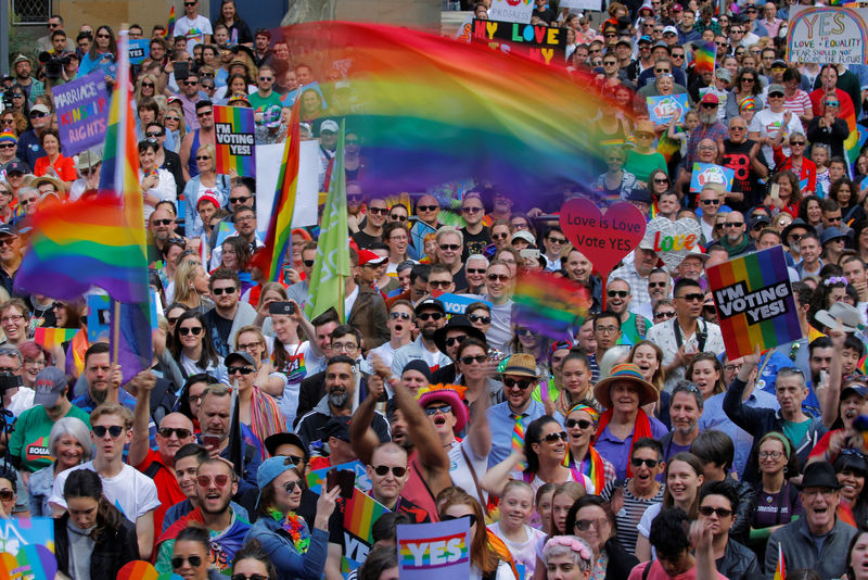 © Reuters. People attend a rally for marriage equality of same-sex couples in Sydney