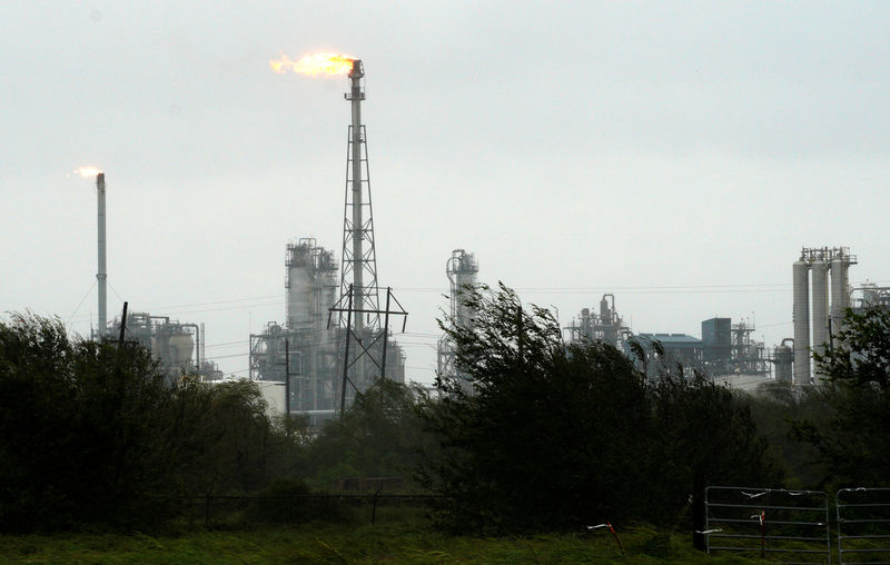 © Reuters. НПЗ в городе Сидрифт, штат Техас