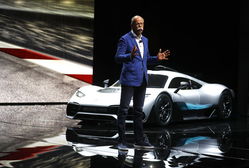 © Reuters. Zetsche, CEO of Mercedes car maker Daimler AG presents the new Mercedes AMG Project One car during the Frankfurt Motor Show (IAA) in Frankfurt