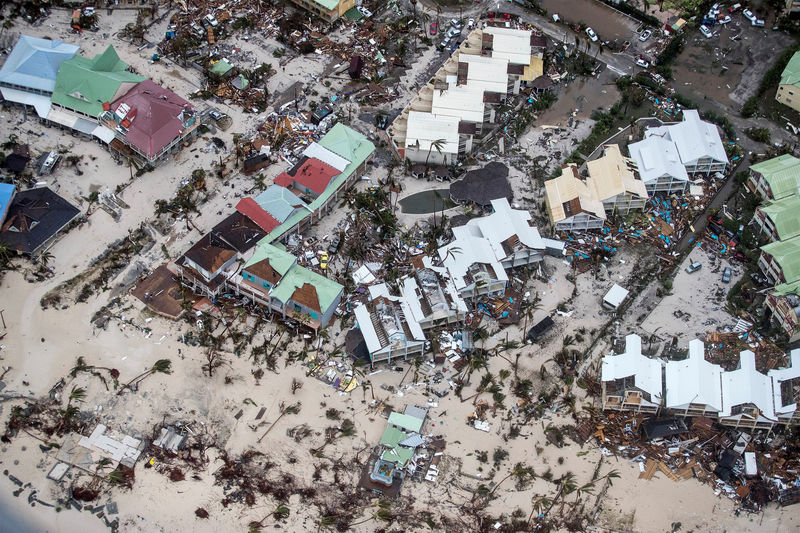 © Reuters. Ilha de Saint Martin após passagem do furacão Irma pelo Caribe