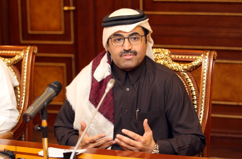 © Reuters. Qatar's Minister of Energy Mohammed al-Sada gestures as he speaks to the media in Doha