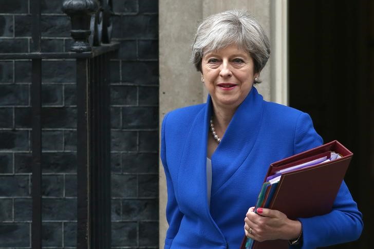 © Reuters. FILE PHOTO - Britain's Prime Minister Theresa May leaves Downing Street in London