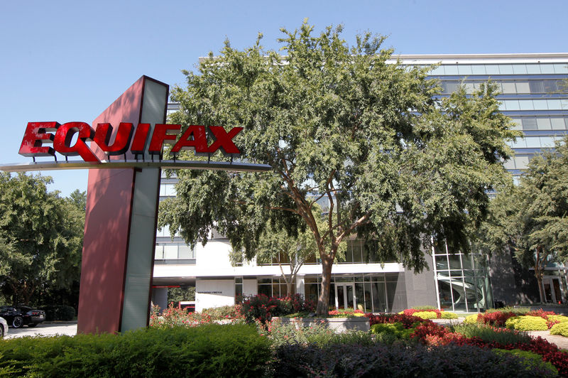 © Reuters. FILE PHOTO - Credit reporting company Equifax Inc. offices are pictured in Atlanta